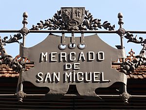Archivo:Detalle con el nombre del Mercado de San Miguel, Madrid, España