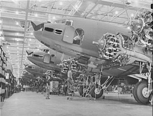 Archivo:Douglas Aircraft plant, Long Beach, CAf