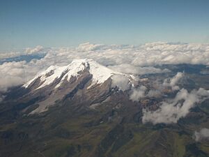 Archivo:EL CAYAMBE DESDE EL AVION