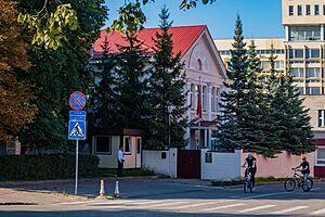 Archivo:Embassy of Kyrgyzstan in Belarus