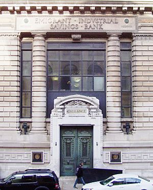 Archivo:Emigrant Industrial Savings Bank entrance