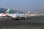 Archivo:Emirates - B777-31H(ER) - Raihan Bakhsh