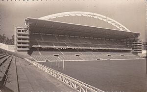 Archivo:Estadio de San Mames 1953