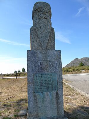 Archivo:Estatua de Valle-Inclan (Mirador).001 - A Pobra do Caramiñal