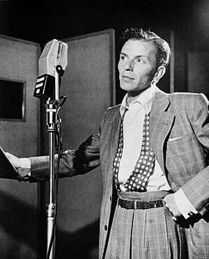 Archivo:Frank Sinatra by Gottlieb c1947- 2
