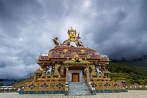 Archivo:GURU PADMASAMBHAVA Lhuntse, Bhutan