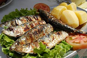 Archivo:Grilled Sardines 5.50€ Marisqueira O Varino Nazaré (3785526688)