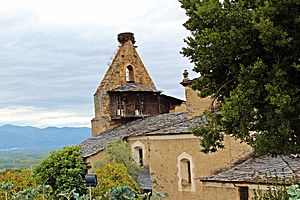 Archivo:Iglesia de Santa María de Santalla del Bierzo Espadaña