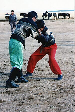 Archivo:Inner Mongolia, Oct 2001, Mongolian wrestling