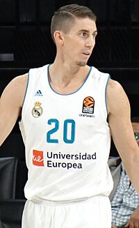 Archivo:Jaycee Carroll 20 Real Madrid Baloncesto Euroleague 20171012 (2) (cropped)