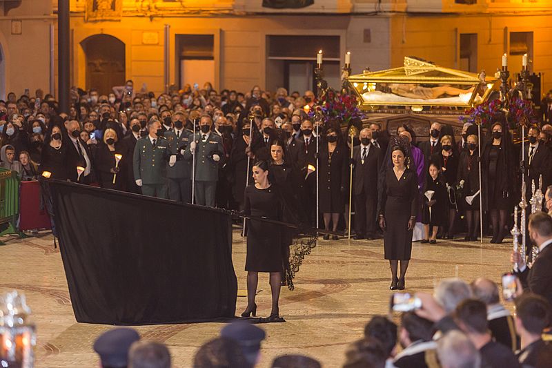 La trencaora despliega la bandera