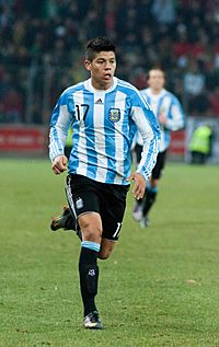 Archivo:Marcos Rojo – Portugal vs. Argentina, 9th February 2011 (1)