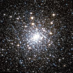 Archivo:Messier 30 Hubble WikiSky