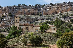 Archivo:Monasterio de la Monjía, Golmayo, Soria, España, 2017-05-26, DD 89
