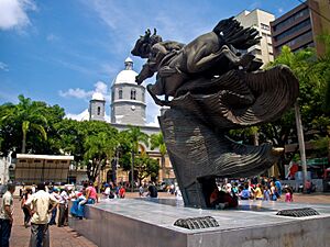 Archivo:Plaza-bolivar