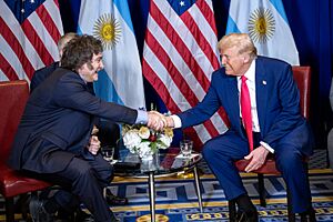 Archivo:President Donald Trump meets with Argentina’s President Javier Milei (54348219476)