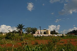 Archivo:Prince Rwagasore Tomb - Flickr - Dave Proffer (2)