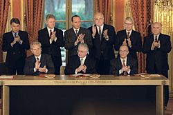 Archivo:Signing the Dayton Agreement Milosevic Tudjman Izetbegovic