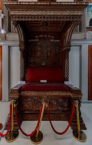 Archivo:Trono del emperador Haile Selassie, museo nacional de Etiopía, Adís Abeba, Etiopía, 2024-01-19, DD 19