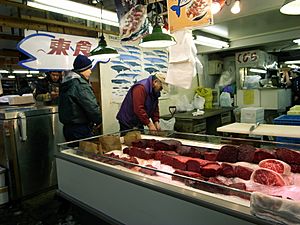 Archivo:Whale meat on sale at a Tokyo fish market in 2008