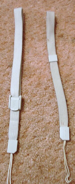 Archivo:Wii Remote Straps
