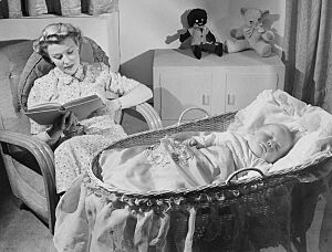 Archivo:Woman reads as baby sleeps (3589579030)