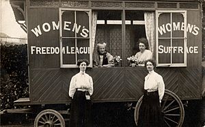 Archivo:Women's Freedom League caravan tour (39633760521)