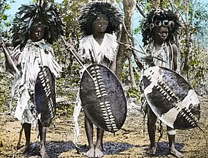 Archivo:Young Ngoni Warriors, Livingstonia, Malawi, ca.1895, cut