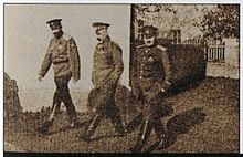 Archivo:Марков, Деникин и Романовский в Быхове 1917 год