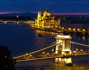 Archivo:004 - 15.07.16 - Budapest - Kettenbrücke, Parlament