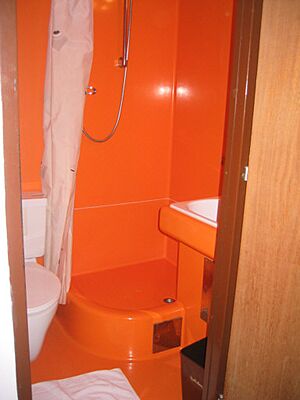 Archivo:1970s bathroom Hotel Innsbruck