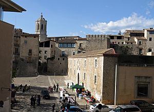 Archivo:337 Plaça Sant Domènec, les Àligues, torre Rufina i campanar de la Catedral (Girona)