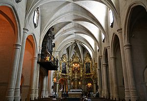 Archivo:Alacant, interior de l'església de santa Maria