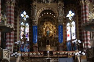 Archivo:Altar de la iglesia San Carlos de Borromeo y María Auxiliadora, en Buenos Aires, Argentina