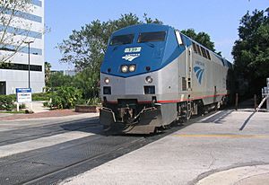 Archivo:Amtrak 139 south across Central