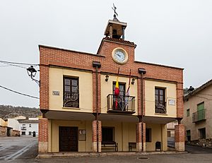 Archivo:Ayuntamiento, Romanones, Guadalajara, España, 2018-01-04, DD 20