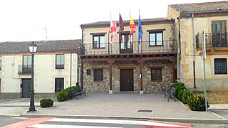 Ayuntamiento de Santo Domingo de Pirón.jpg