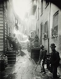 Archivo:Bandit's Roost by Jacob Riis