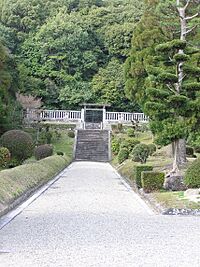 Archivo:Burialmound EmperorShomu Nara