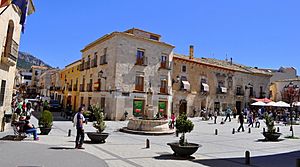 Archivo:Calle Larga y plaza de los Condes de Priego