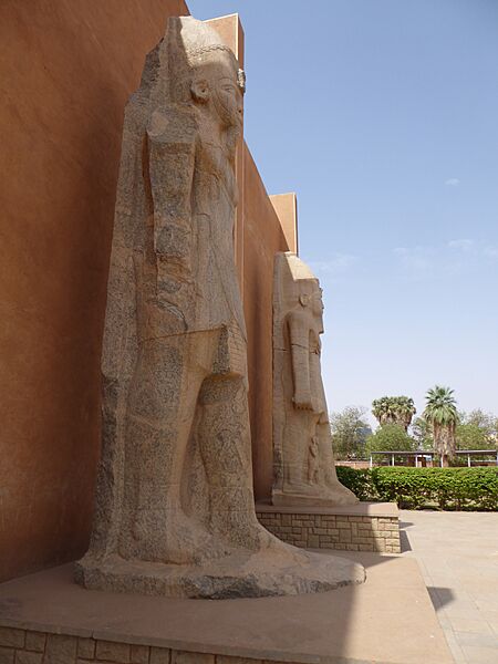 Colosses from Tabo (6) (34034061276)