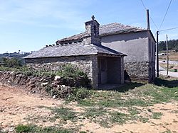 Ermita de la Santa Cruz, Paradanova 01.jpg