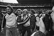 Archivo:Feyenoord tegen AZ67 1-5, AZ-kampioen, vreugde bij AZ na afloop v.l.n.r. Hovenka, Bestanddeelnr 931-4661