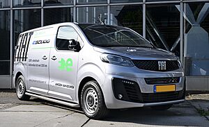 Archivo:Fiat E-Scudo Fully Charged Europe 2022 1