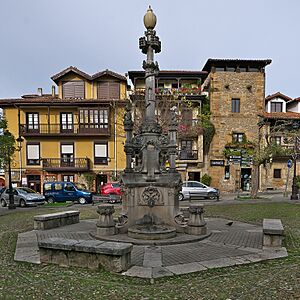 Archivo:Fuente de los Tres Caños, Comillas