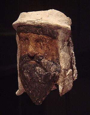 Archivo:Head of Bactrian ruler (Satrap), Temple of the Oxus, Takht-i-Sangin, 3rd-2nd century BCE (left side)