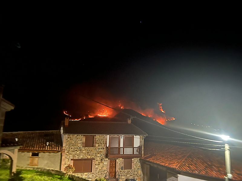 Incendio de Poyayo desde Enterrías