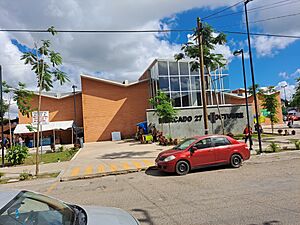 Archivo:Mercado Público 27 de Octubre en el centro de Comalcalco