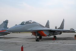 Archivo:MiG-29UB 18301 V i PVO VS, september 13, 2009