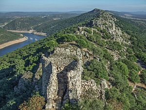 Archivo:Monfrague desde el castillo